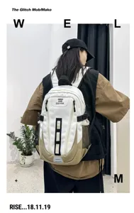Detailansicht des neutralen Tooling-Rucksacks, Kontrastfarbdesign mit praktischen Taschen.