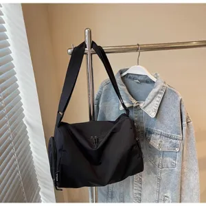 Black travel duffel bag detail, large capacity casual sports gym crossbody shoulder bag.