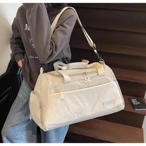 Large capacity travel duffel bag for women, lightweight gym sports bag and luggage storage.