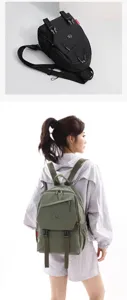 Zaino da esterno multifunzionale zainetto sportivo casual con cinghie regolabili tasche pratiche.