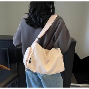 Light casual large capacity travel bag women sports fitness yoga shoulder bag portable