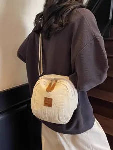 Sac bandouliere en nylon leger pour femme, sac coquillage de loisirs minimaliste.