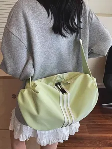 Lightweight casual travel gym bag, large capacity outdoor sports shoulder bag for women.