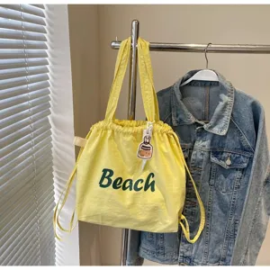 Sac cabas fourre-tout décontracté en nylon jaune avec impression de texte Beach vert et stylé.
