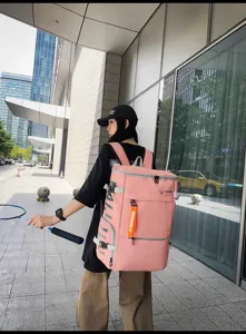 Zaino sportivo rosa di grande capacità per viaggi all'aperto, fitness e attrezzatura da badminton.