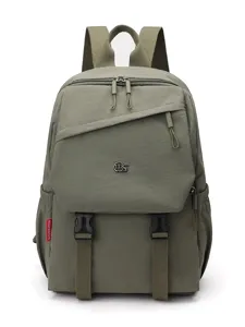 Zaino casual in nylon per uomo e donna, zainetto leggero e pratico per viaggi e uso quotidiano.