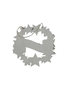 Independence day wooden star wreath hanging sign detail view, rustic holiday wall decor.