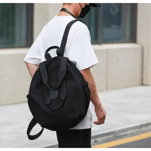 Sac à dos rond noir décontracté pour femmes, sac de voyage léger avec poignées supérieures.