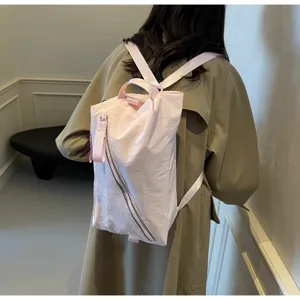 Zaino rosa minimalista da donna, elegante borsa a tracolla in tessuto casual quotidiano.