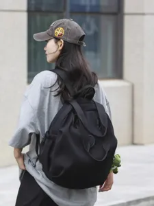 Sac à Dos en Nylon Léger à Grande Capacité pour Femmes Imperméable Sac d'École de Voyage Avec Logo Rond Et Pendentif Dinosaure