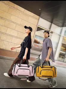 Grand sac de voyage de sport impermeable, sac de fitness pour hommes et femmes voyages.