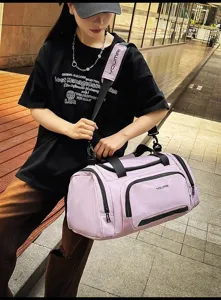 Grand sac de voyage sport pour femme, sac de fitness étanche avec compartiment.