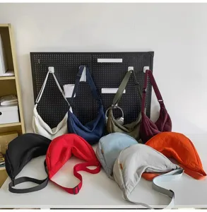 Large capacity solid color crossbody dumpling bag casual shoulder bag for daily commuting