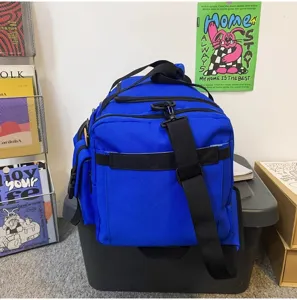 Grote blauwe reissporttas met grote capaciteit voor korte reizen en fitnessactiviteiten.