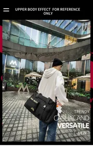 Detailansicht der grossen Reisetasche mit Nassfacktueren fuer Fitness Sport und Gepaeck.