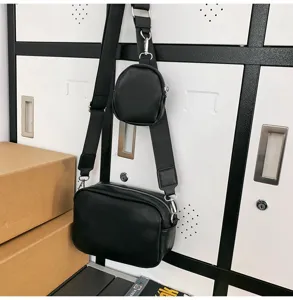 Zwarte schoudertas voor telefoon met klein rond muntzakje, stijlvolle casual tas voor dames.