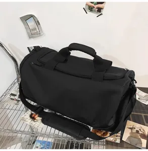 Grand sac de sport et de voyage pour homme avec separation sec humide et bandouliere.
