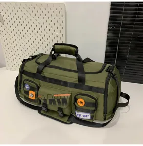 Borsa da viaggio multifunzionale verde militare con tasche multiple per lo sport.