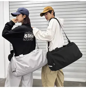 Grand sac de sport fourre-tout pour homme, voyage et sac bandoulière d'entraînement fitness.
