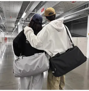 Grand sac de sport avec séparation sec humide pour hommes, idéal pour le fitness et les voyages.