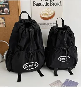 Sac à dos noir à cordon élégant avec poche avant pratique pour les étudiants et voyageurs.