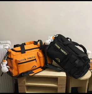 Große Reise-Sporttasche mit Nassfach, geräumiges Fitness-Gepäckstück für Damen und Herren.