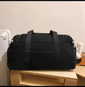 Grosse schwarze Reisetasche mit grossem Volumen, leichte Sporttasche fur Fitness und Kurztrips.