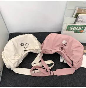 Casual large capacity crossbody bag for women, stylish travel shoulder bag with durable straps.