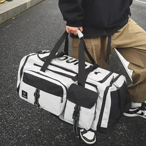 Große Reisetasche mit vielen Fächern, strapazierfähiges schwarz-weißes Design für Reisen.