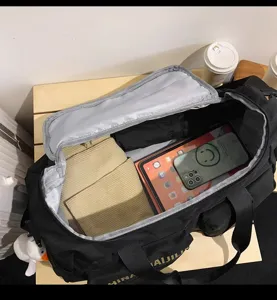 Grosse Kapazitaet Reise Reisetasche Sporttasche fuer Damen und Herren mit Nassfaechern.