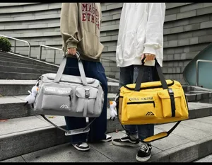 Große Sportreisetasche mit praktischer Nass-Trocken-Trennung für Fitness und Luggage.