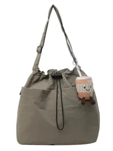 Bolso bandolera casual de nailon con lindo colgante de taza de café de peluche para mujer.