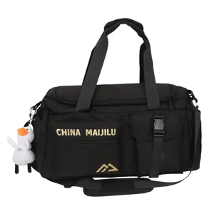 Große schwarze Sport-Reisetasche mit Schultergurt für Fitnessstudio und Reisegepäck.