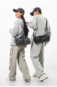 wasserdichte zylindrische Sporttasche fuer Damen und Herren Outdoor Reise Umhaengetasche