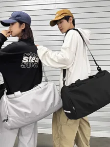 Grand sac de sport étanche pour homme et femme, sac de voyage fourre-tout avec compartiment.