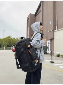 Grande zaino multifunzionale da uomo per viaggio sport e fitness all'aperto.