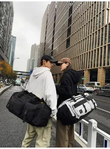 Detailansicht der urbanen Reisetasche, große Kapazität für Fitness und Reisen.