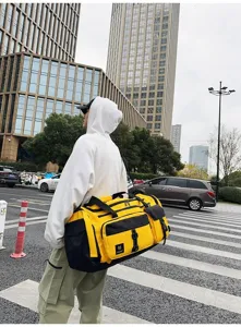 Große reise-sporttasche für damen und herren, geräumige fitness-reisetasche mit fächern.