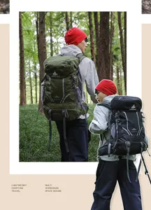 Détail de sac à dos de randonnée professionnel avec multi-compartiments et conception légère.