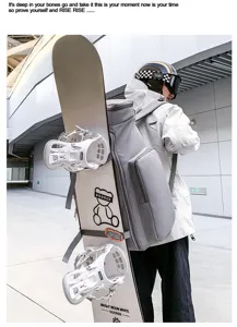 Detailansicht des Outdoor-Snowboard-Rucksacks mit grossem Volumen und Snowboard-Halterung.
