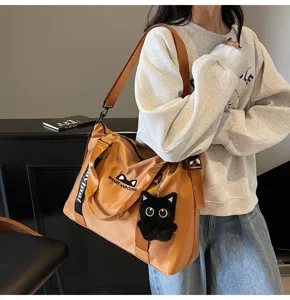 Grosse Damen Reisetasche Umhaengetasche, stylische Nylon Sporttasche mit niedlichem Katzen Anhaenger.