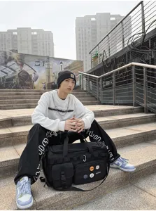 Grand sac de sport de voyage multifonctionnel pour homme et femme, sac de fitness étanche.