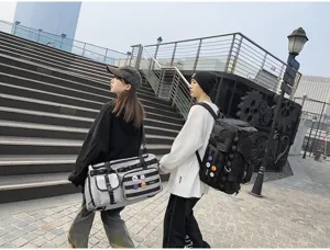 Grand sac a dos d'entrainement sportif et sac de voyage de gym pour hommes et femmes.