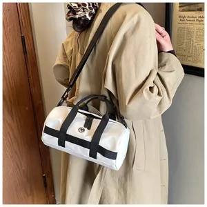 Kleine waterdichte sport yoga fitness duffle tas voor vrouwen, casual crossbody cilindrische tas.
