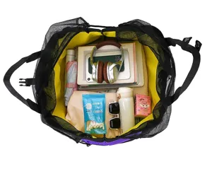 Zwarte mesh reistas grote capaciteit lichtgewicht sport yoga tas met opbergruimte.