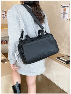Black sports duffel bag for fitness and travel, lightweight waterproof crossbody shoulder bag.