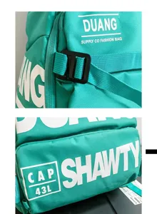 Vue détaillée du sac à dos en toile turquoise avec brides réglables et impression.