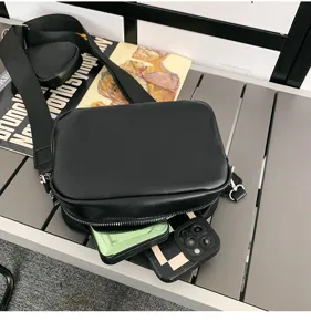 Zwarte PU lederen crossbody tas, minimalistische kleine vierkante schoudertas voor dagelijks.