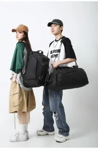 Grand sac de sport avec compartiment sec et humide, sac à dos de voyage multifonction.