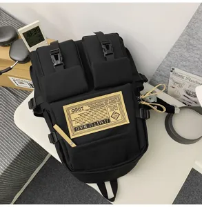 Schwarzer, wasserdichter Multifunktions-Rucksack für Alltag, Schule und Reisen mit viel Stauraum.